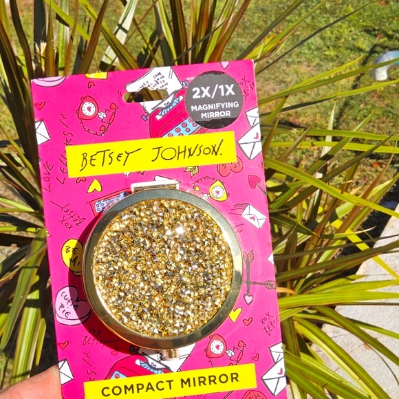 BETSEY JOHNSON COMPACT MIRROR - Picture 1 of 4